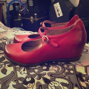 Dansko Loralie Mary Jane Wedges!